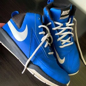 Nike shoes for boys. Size: 3